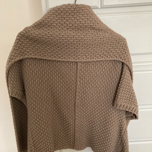 Sweater - Picture 4 of 4